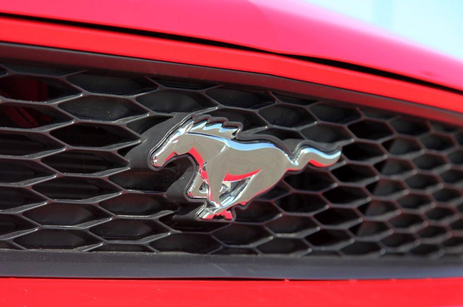  Ford Mustang V6 2012 года  (фото 3 из 133)